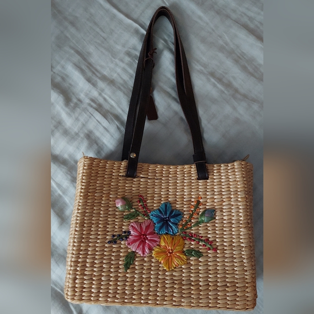 Colorful Floral Embroidered Straw Shoulder Bag